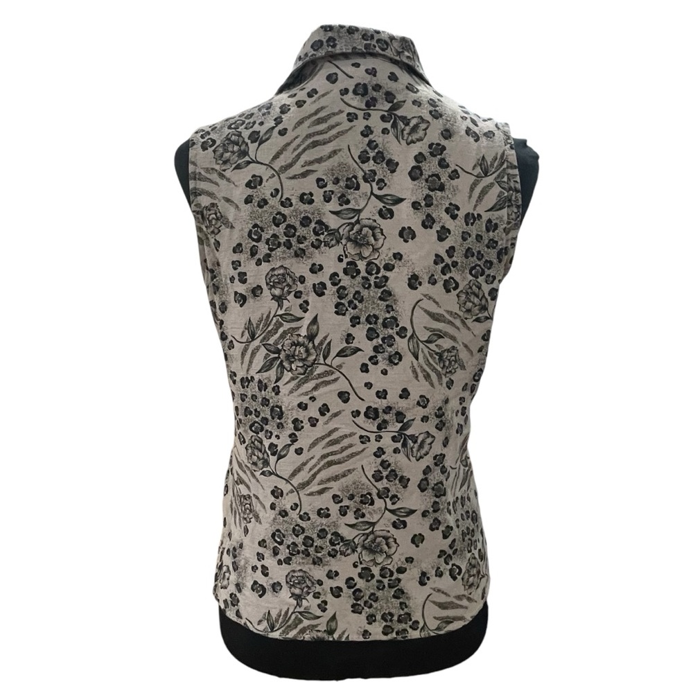 Sleeveless button down blouse. Lightweight. Sz M. Perfect alone or w/cardigan - Picture 4 of 12